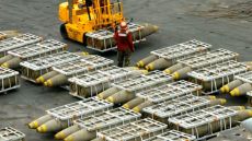 صحيفة: إدارة ترمب استهلكت بحرب إيران مخزون ذخائر يكفي لسنوات