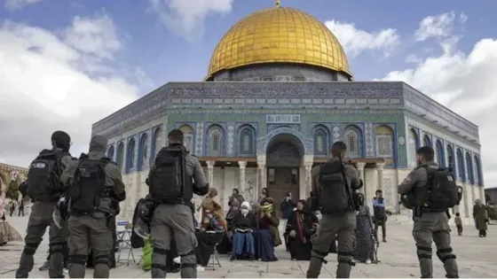 الاحتلال يمدد إبعاد مفتي القدس عن المسجد الأقصى 6 أشهر