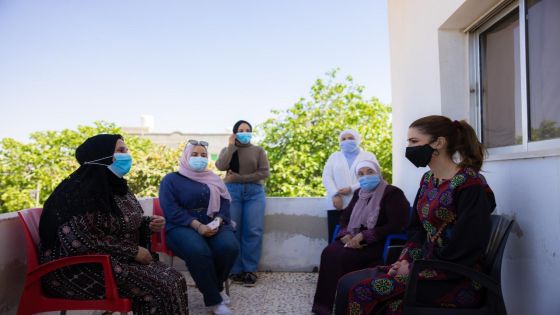 الملكة رانيا تزور قرية الفيصلية في مأدبا