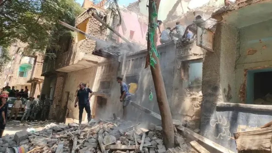 مأساة مزدوجة في القاهرة.. انهيار عقارين في ساعة واحدة