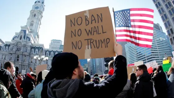 لأول مرة منذ 50 عاما.. عدد المهاجرين من أميركا يفوق الوافدين إليها