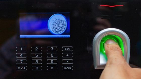 أمين عمان يلزم الموظفين والمستخدمين والعمال ببصمة الدوام