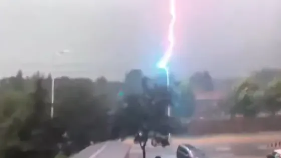 صاعقة كهربائية تضرب مدرسة في إربد .. والتربية تعلّق الدوام احترازياً