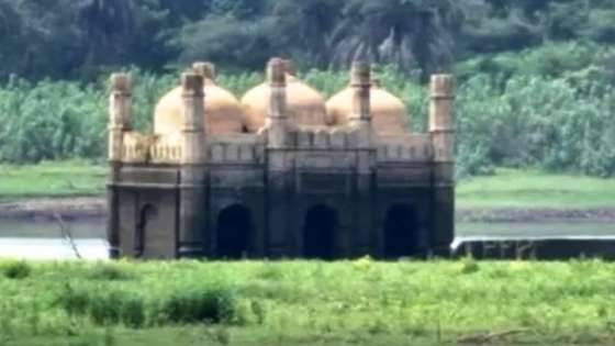 اكتشاف مسجد عمره 120 عاما مغمور بسد في الهند