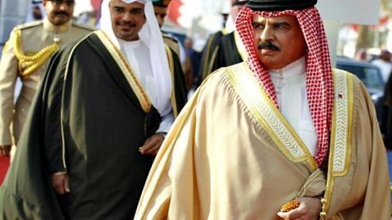 ملك البحرين يبادر بأخذ لقاح كورونا