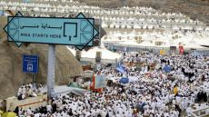 توافد حجاج بيت الله إلى مشعر منى في يوم التروية