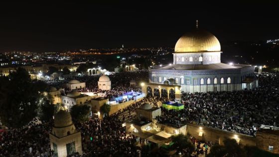 أكثر من ربع مليون مصل يحيون ليلة القدر بالمسجد الأقصى المبارك