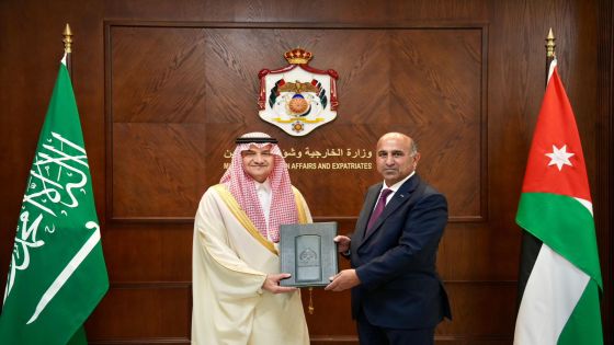 الخارجية تستلم أوراق اعتماد السفير السعودي لدى المملكة