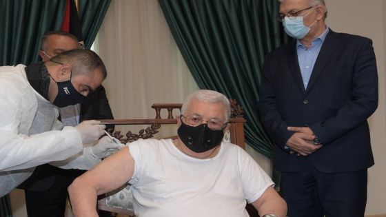 عباس يتلقى اللقاح المضاد لفيروس كورونا