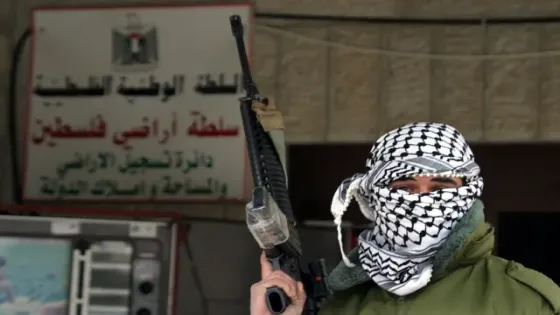 الشاباك يوصي بتحويل أموال للسلطة الفلسطينية ويحذّر من تصعيد في الضفة