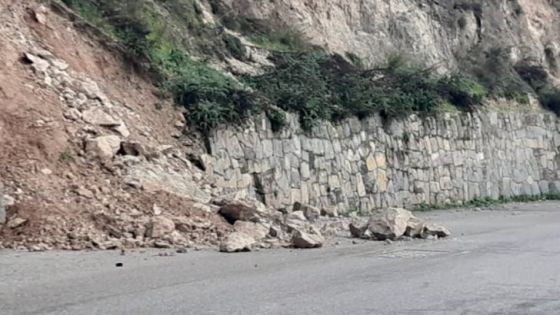 انهيارات صخرية على طريق الموجب المؤدية للكرك