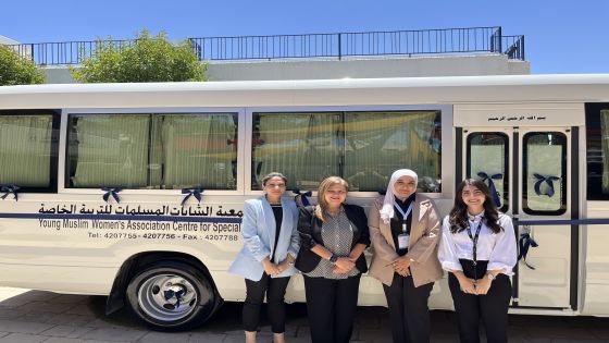 كابيتال بنك يواصل دعمه المجتمعي ويهدي حافلة نقل لمركز البنيات للتربية الخاصة