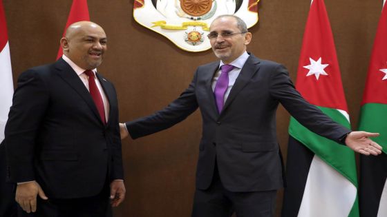 Jordanian Foreign Minister Ayman al-Safadi (R) meets with his Yemeni counterpart Khaled al-Yamani on 10 January, 2019 in Amman. (Photo by KHALIL MAZRAAWI / AFP) (Photo credit should read KHALIL MAZRAAWI/AFP/Getty Images)
