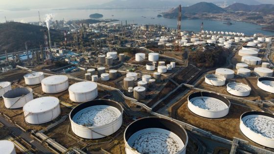 خام برنت يصل إلى 111 دولارا للبرميل بفعل تعثر إنهاء الحرب على إيران