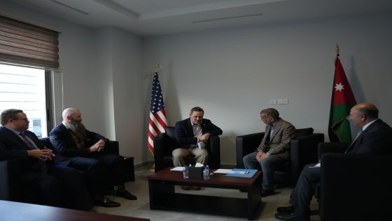 الأمير راشد بن الحسن يستقبل السفير الأمريكي لدى الأمم المتحدة لبحث الجهود الإغاثية الأردنية لغزة