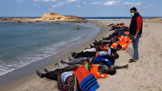 ارتفاع قتلى غرق قاربين قبالة سواحل ليبيا إلى 100