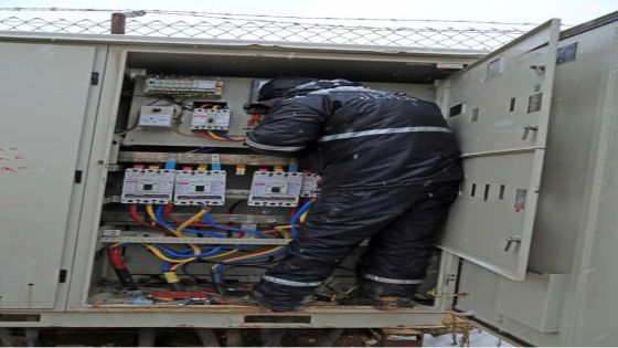 شركة الكهرباء الأردنية تستمر بممارسة عملها في ظل الظروف الجوية الباردة – صور