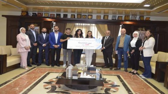 رئيس جامعة عمان الأهلية يكرم الفائزين بمسابقة الحاضنة للمشاريع الريادية