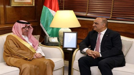 الخصاونة يلتقي رئيس منظمة السياحة العربية