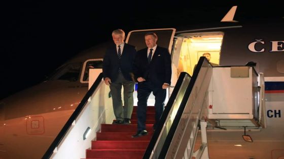الرئيس التشيكي يصل إلى عمان