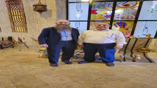 السفير الأمريكي الجديد يبدأ عمله الرسمي بعد تقديم أوراق اعتماده، ويتناول المشاوي في أحد مطاعم عمان