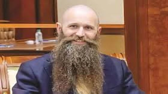 السفير الأمريكي في الأردن يتجول بالسلط ويزور مؤسسة الأراضي المقدسة للصم