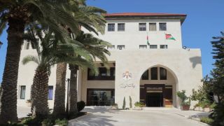 الحكومة تصرف الدفعة الأولى بقيمة 62 مليون دينار لمؤسَّسة الحسين للسَّرطان تنفيذاً لاتفاقيَّة تأمين 4.1 مليون مواطن ضد أمراض السرطان