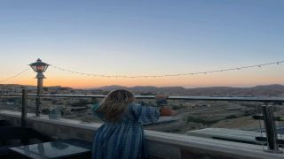 موائد رمضان في البترا.. تفاعل ثقافي يعكس روح الضيافة الأردنية