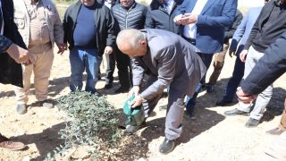 رئيس الديوان الملكي الهاشمي يتفقد تنفيذ المرحلة الرابعة من مشروع “جذور” بالكرك