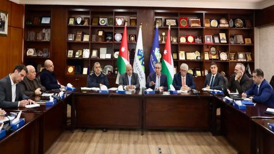 تنسيق حكومي مع قطاعات التجارة والخدمات لضمان انسياب حركة البضائع