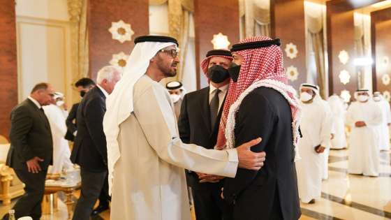 ولي العهد يقدّم العزاء لرئيس الإمارات بوفاة الشيخ خليفة