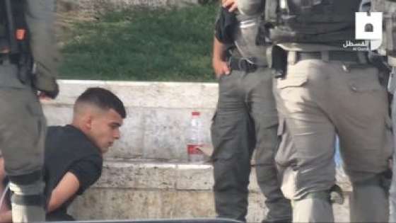 قوات إسرائيلية خاصة تقتحم مسيرة الأعلام الفلسطينية وتعتقل عددا من الشبان الفلسطينيين
