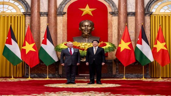 الملك ورئيس فيتنام يعقدان مباحثات في هانوي