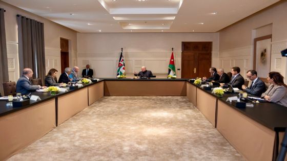 الملك يلتقي أعضاء المكتب الدائم لمجلس الأعيان