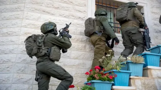 الاحتلال يشن حملة واسعة ضد الفلسطينيين بين هدم واقتحامات واعتقالات