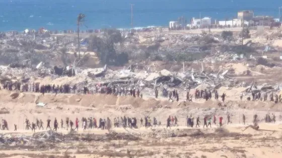 حشود تقتحم مركز المساعدات بغزة وهروب العناصر الأميركية