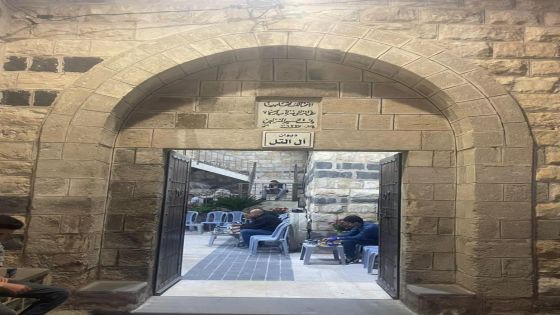 أحد أرباب السوابق يقتحم ديوان آل التل ويسرق محتوياته