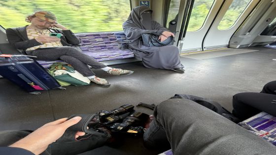 صورة لمنتقبة في حافلة لندن تشعل عاصفة إسلاموفوبيا على إكس