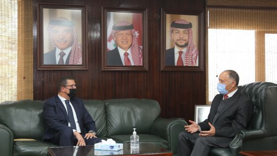 وزير المياه والري النجار يبحث مع سفير جمهورية مصر العربية تعزيز اوجه التعاون المائي
