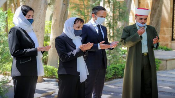 سمو الأميرة بسمة بنت طلال تزور ضريح المغفور له الامير محمد بن طلال طيب الله ثراه