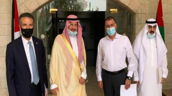 وزير الداخلية والسفير السعودي في عمان يبحثان أوجه التعاون بين البلدين الشقيقين خاصة المتعلقة بالمنافذ الحدودية