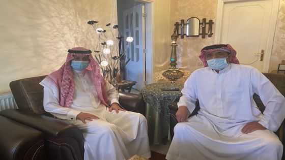 السفير السعودي في عمان يزور الإعلامي غالب كامل للاطمئنان على صحته