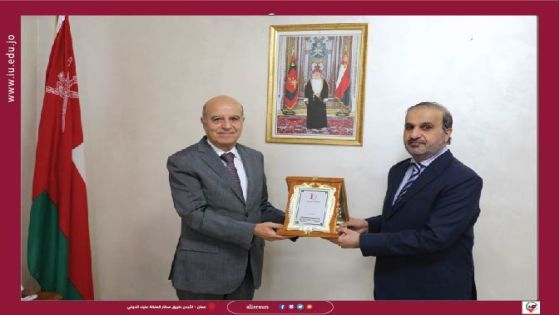 رئيس جامعة الإسراء يزور السفير العُماني في عمان