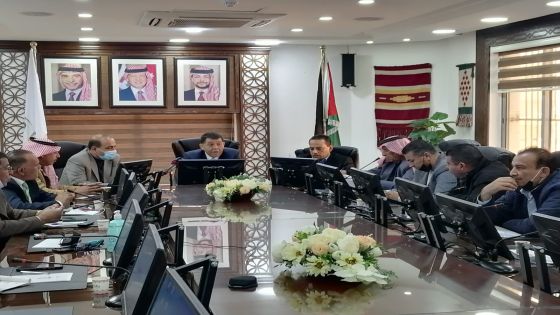 وزير العمل يتابع نتائج زيارته الميدانية للواء دير علا ووادي الأردن