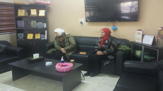 مركز دراسات المراه في جامعة آل البيت يزور جمعية سيدات السرحان الخيريه