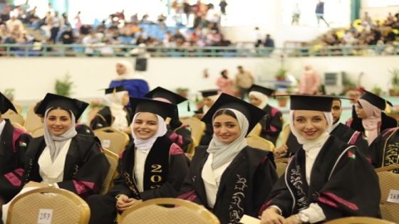 جامعة فيلادلفيا تشارك طلبتها الخريجين فرحتهم – صور