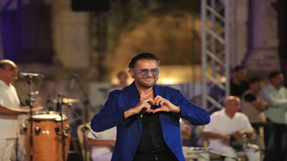 الفنان اللبناني راغب علامة يبهر جمهوره بأداءه على المسرح الجنوبي في جرش