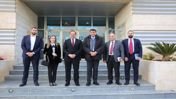 بحث التعاون بين الجامعة الألمانية الأردنية ومركز تطوير الأعمال