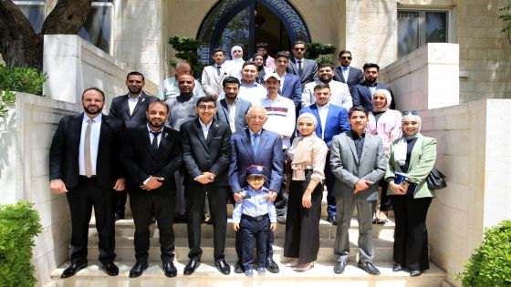 رئيس الديوان الملكي يلتقي فعاليات شبابية وثقافية