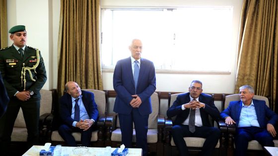 مندوباً عن الملك وولي العهد العيسوي يعزي أبو هنية وأبو جاموس